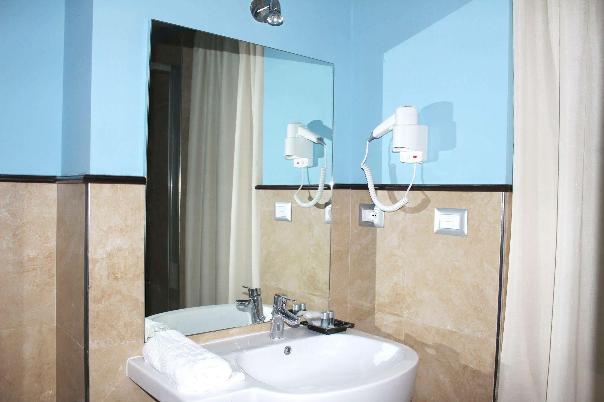 Hotel Gran Torino โรม ภายนอก รูปภาพ